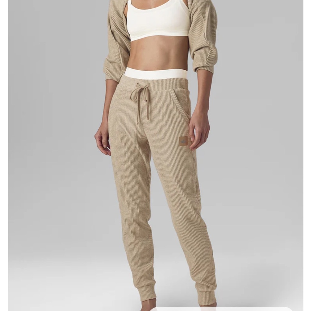 ALO Yoga Women's Tan Ribbed Track Joggers